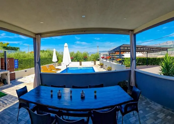 Dom wakacyjny Casa Bella With Private Pool Split