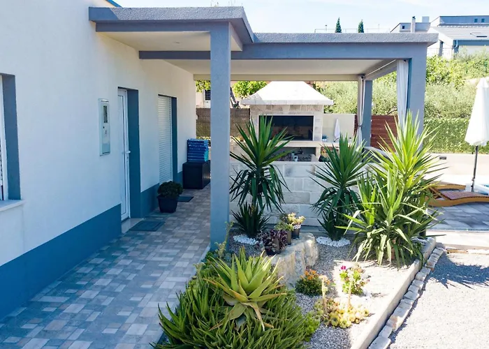 Dom wakacyjny Casa Bella With Private Pool Split