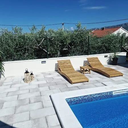 Dom wakacyjny Casa Bella With Private Pool Split