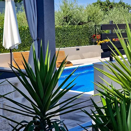 Casa Bella With Private Pool بيت للعطل *